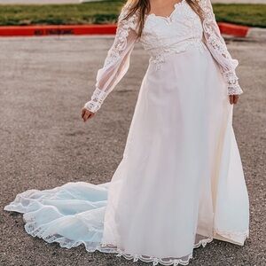 Vintage Floral Lace Long Sleeve Beaded Bohemian Pearl Bridal Gown Wedding Dress